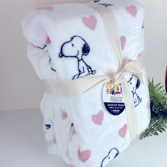 Snoopy Peanuts lovers twin size blanket 60in x 90in. NWT VelvetSoft by Berkshire - Picture 7 of 8